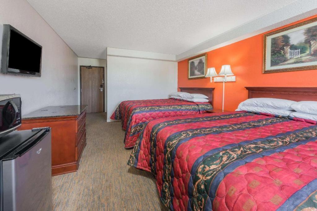 Castle Point Knights Inn Ferguson Mo מראה חיצוני תמונה