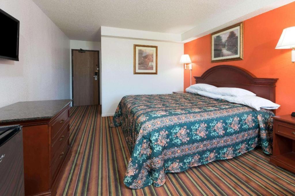 Castle Point Knights Inn Ferguson Mo מראה חיצוני תמונה