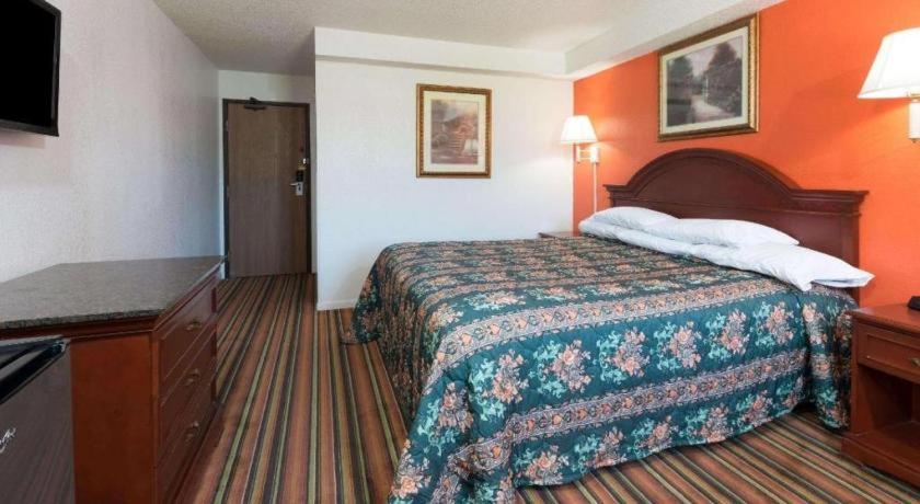 Castle Point Knights Inn Ferguson Mo מראה חיצוני תמונה