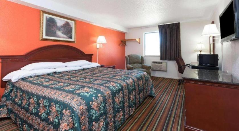 Castle Point Knights Inn Ferguson Mo מראה חיצוני תמונה