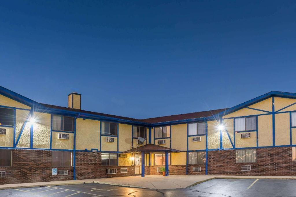 Castle Point Knights Inn Ferguson Mo מראה חיצוני תמונה