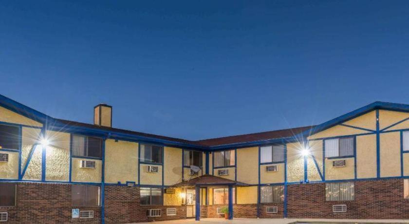 Castle Point Knights Inn Ferguson Mo מראה חיצוני תמונה