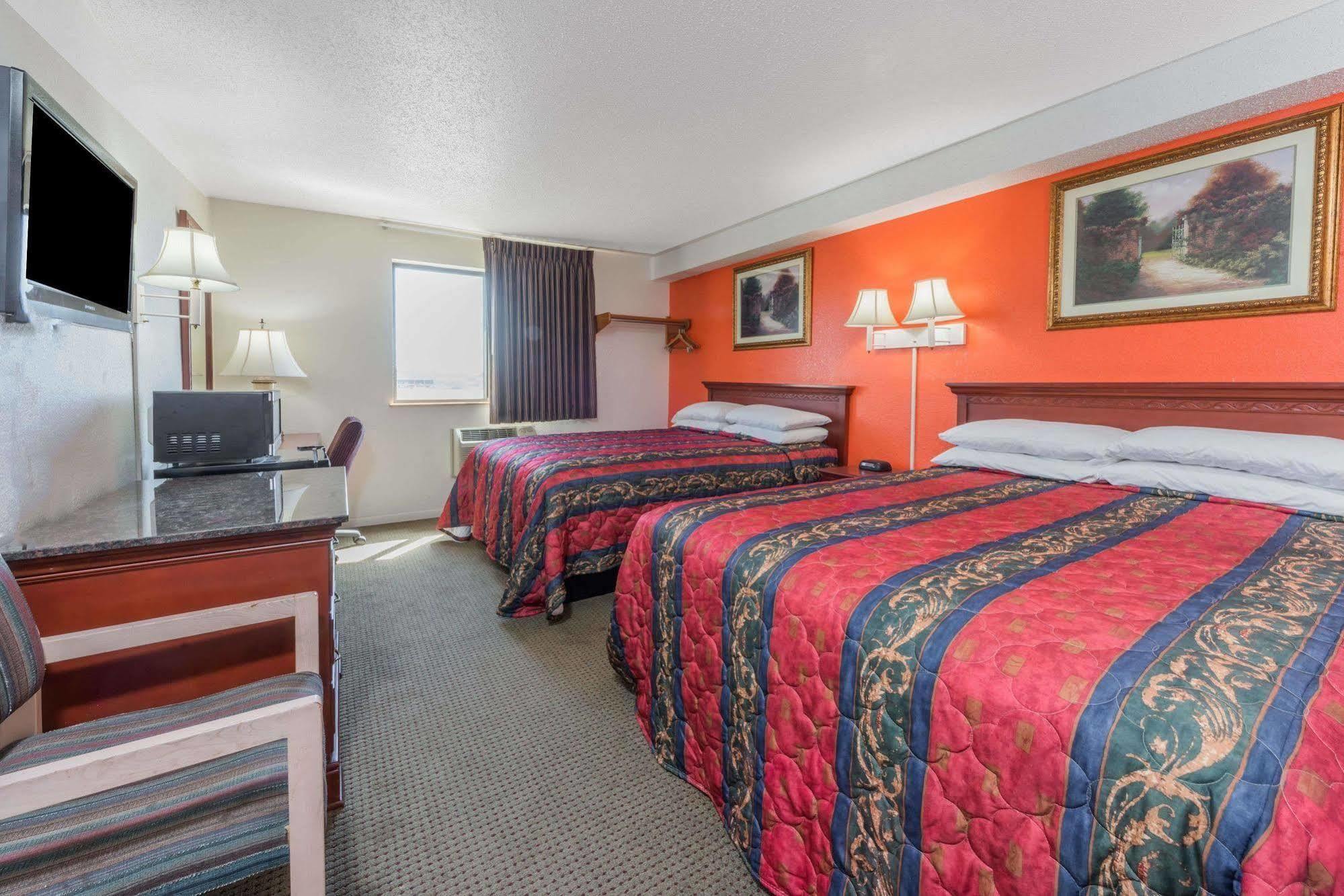 Castle Point Knights Inn Ferguson Mo מראה חיצוני תמונה